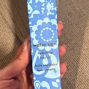 amika Water Sign Hair Oil -